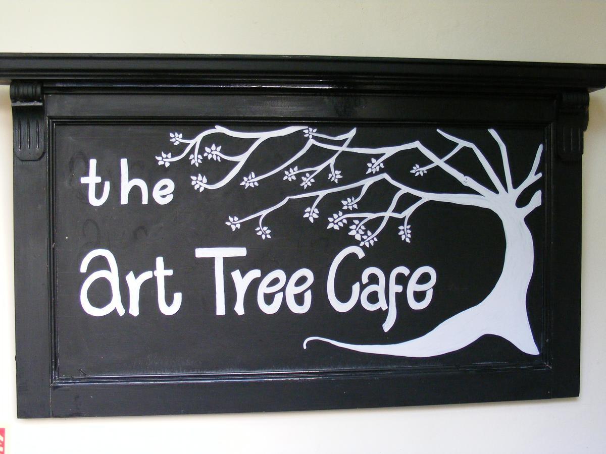The Tree Inn Буде Экстерьер фото
